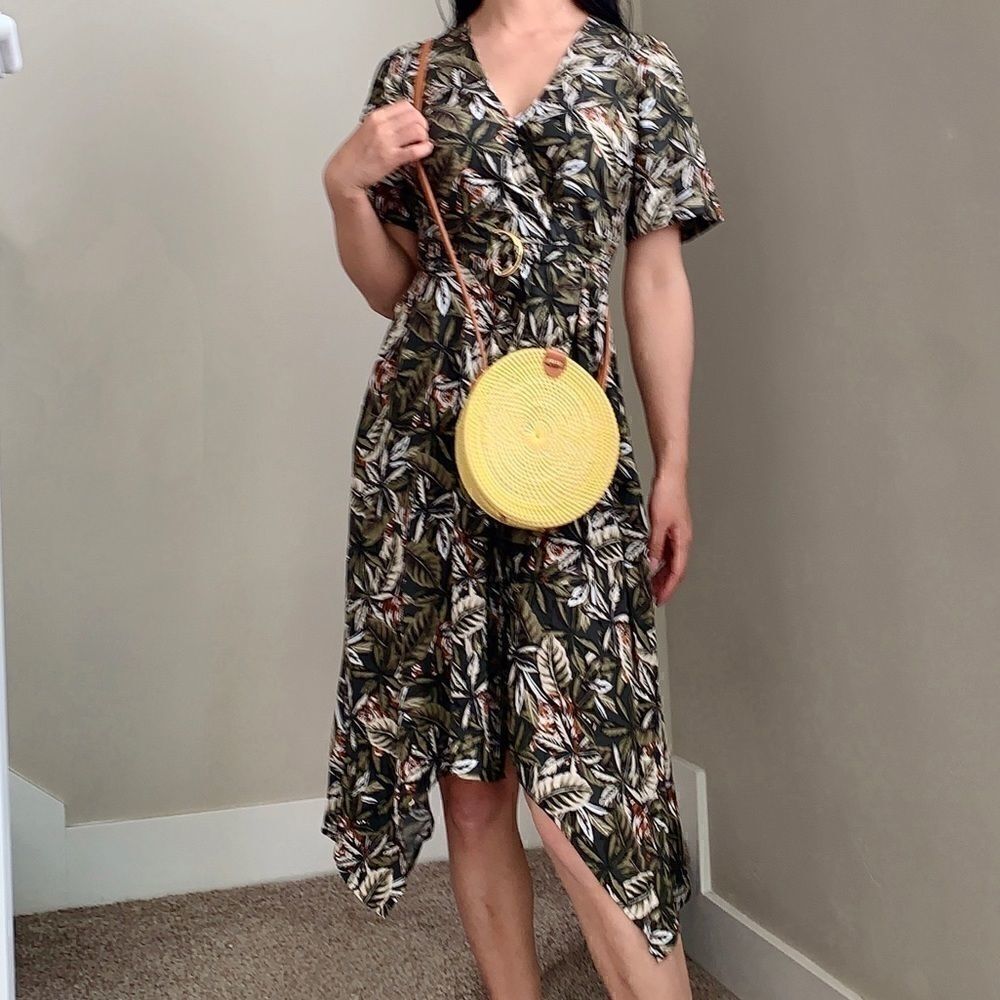 Collection 18 Hand-Crafted round Crossbody. - Picture 9 of 13